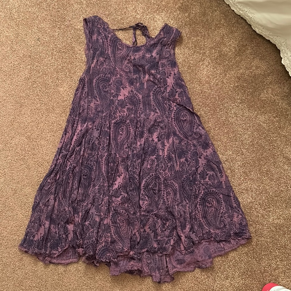 Flowy dress with paisley design